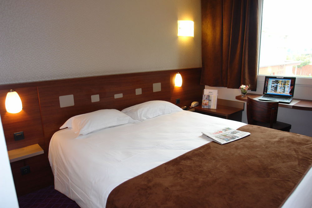 Brit Hotel Rennes Le Castel Exterior photo