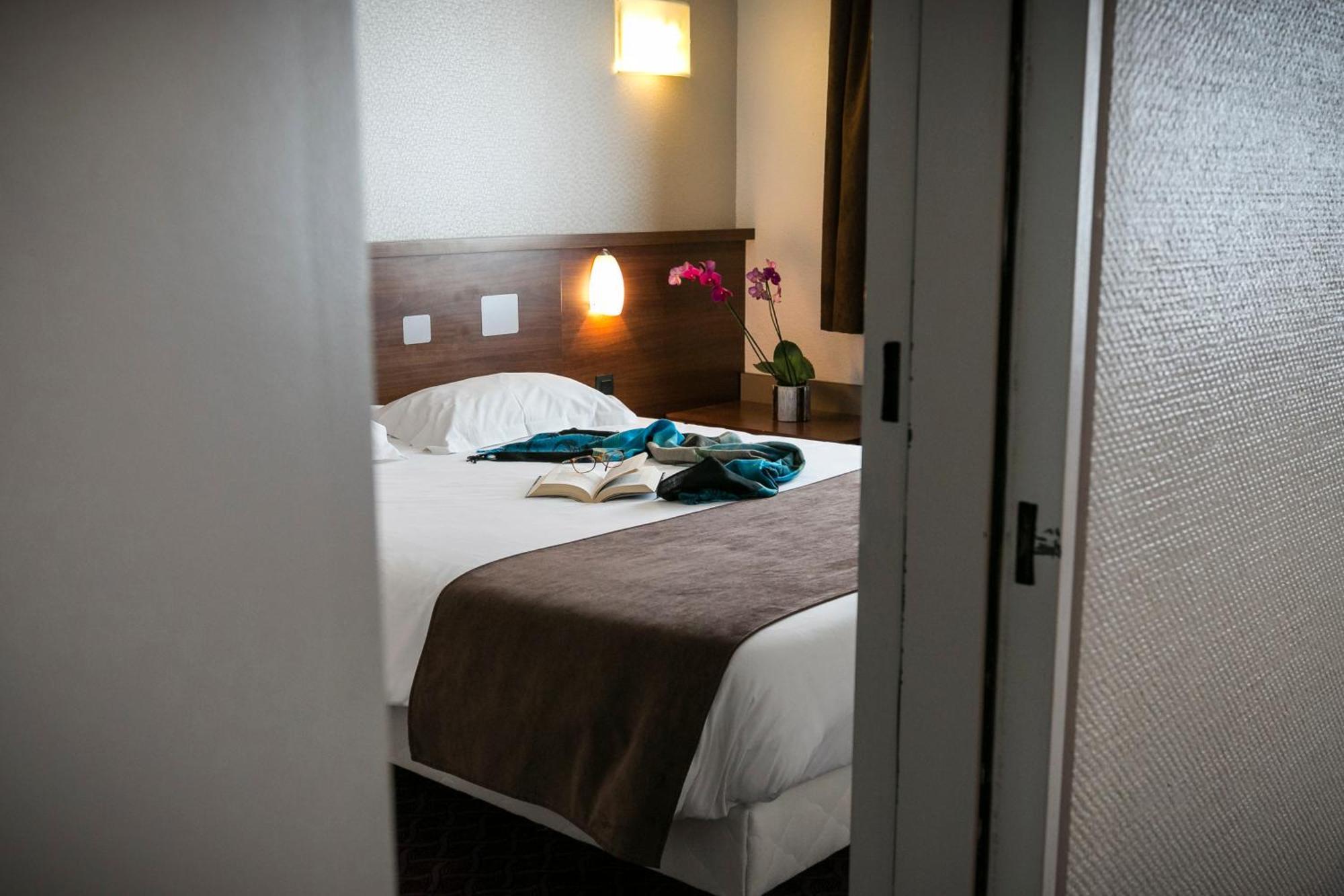 Brit Hotel Rennes Le Castel Exterior photo