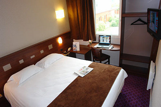 Brit Hotel Rennes Le Castel Exterior photo