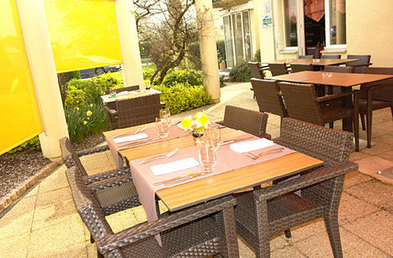 Brit Hotel Rennes Le Castel Exterior photo